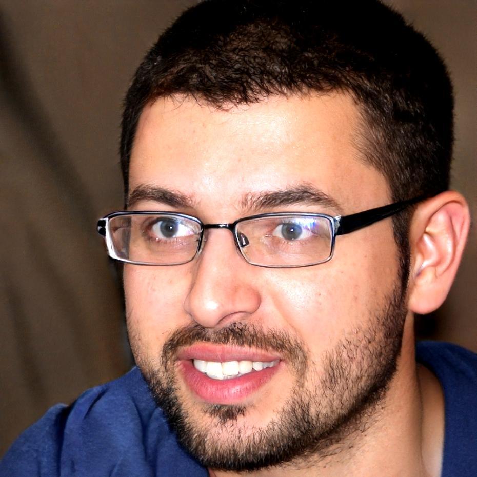 Portret instruktora Borys Walkowski specjalizującego się w architekturze systemów gamingowych